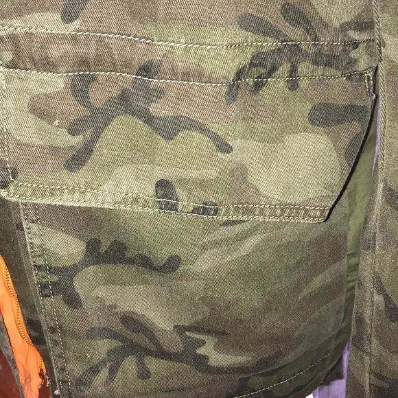 “Forever 21” Lightweight camouflage zip up jacket - Picture 4 of 8